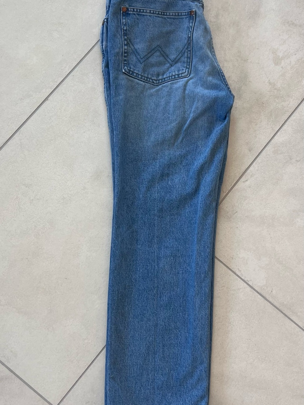 Wrangler Women's High-Rise Light Blue Cropped Distressed Jeans NWOT